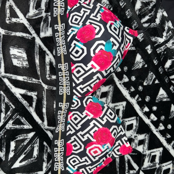 VS (PINK) Wireless Bra 32DD - Picture 1 of 1